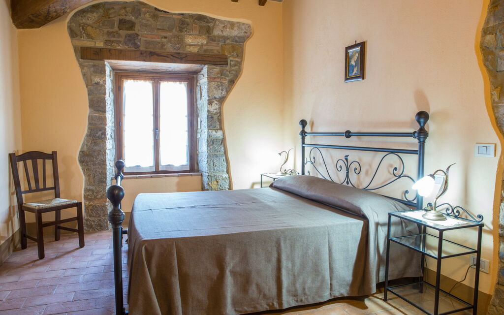 Il Casale Di Festa: il-casale-di-festa-doglio-villa-bedroom