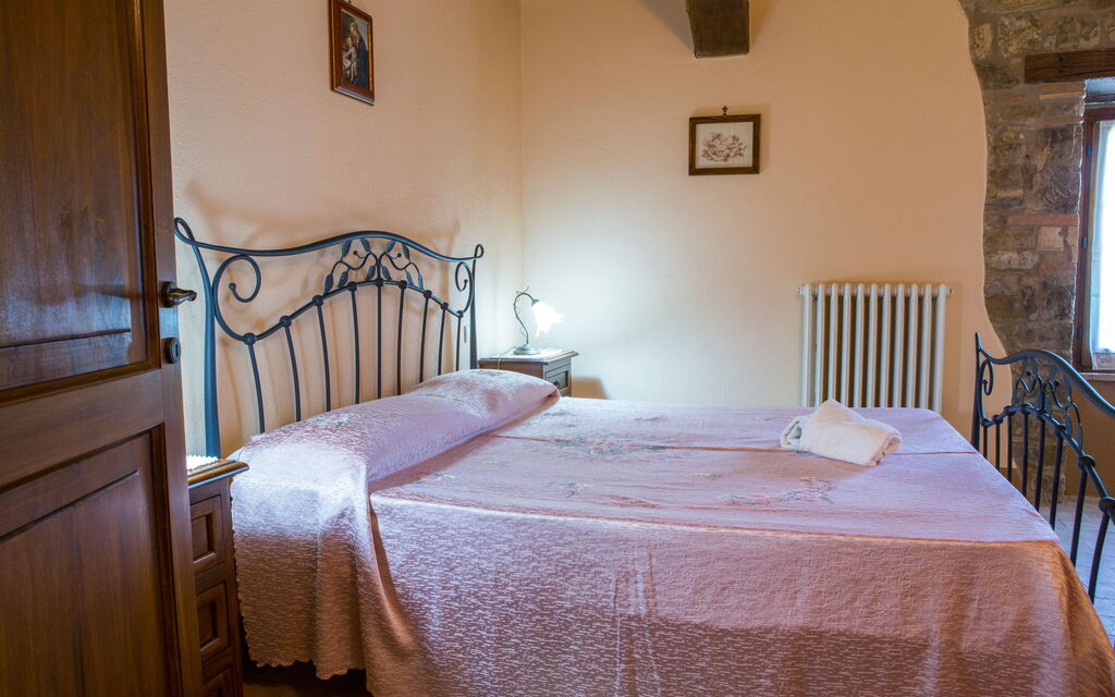 Il Casale Di Festa: il-casale-di-festa-doglio-villa-bedroom