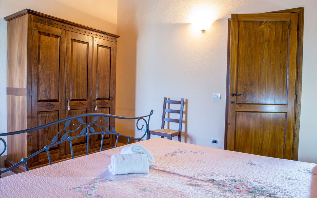 Il Casale Di Festa: il-casale-di-festa-doglio-villa-bedroom