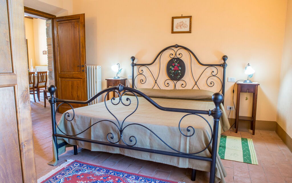 Il Casale Di Festa: il-casale-di-festa-doglio-villa-bedroom