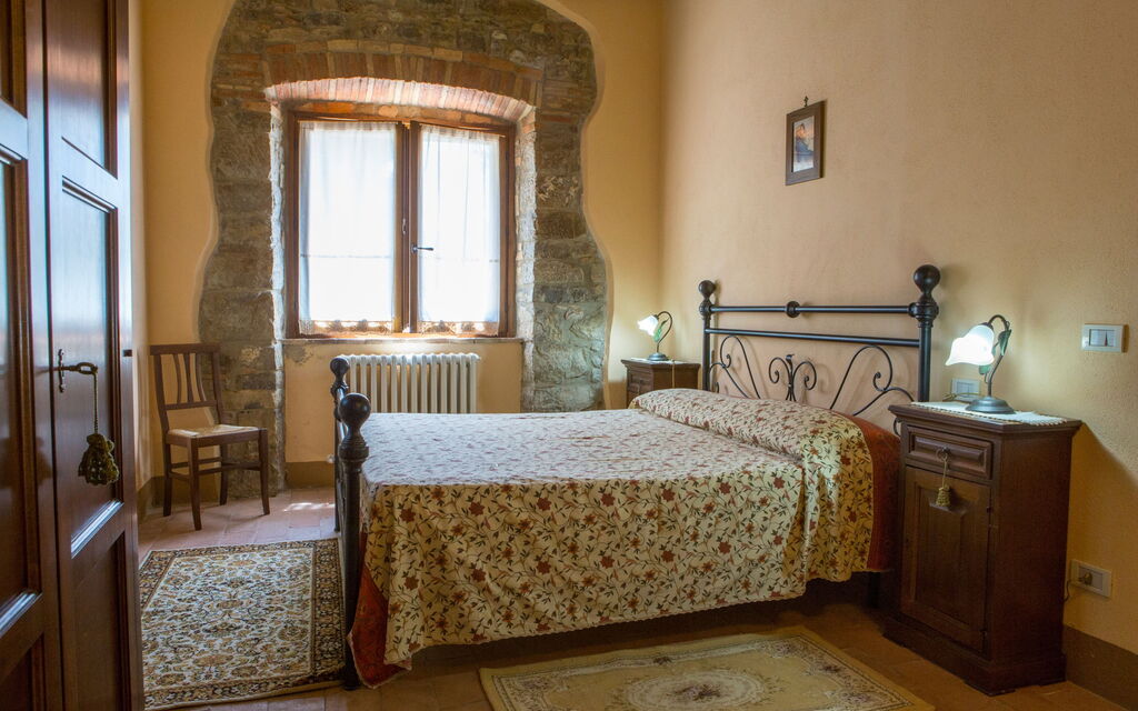 Il Casale Di Festa: il-casale-di-festa-doglio-villa-bedroom