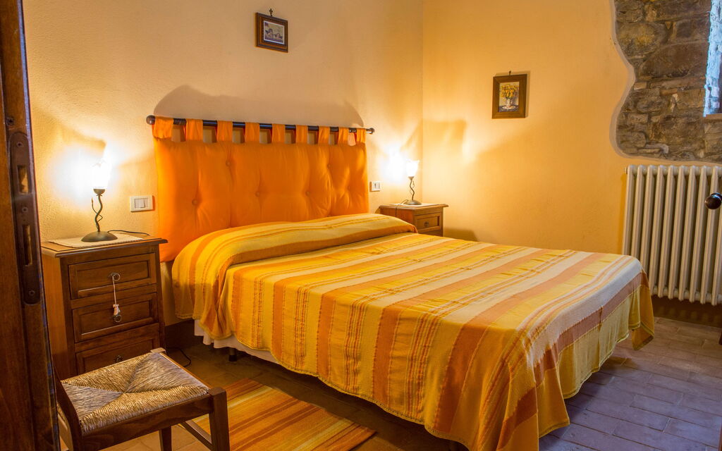 Il Casale Di Festa: il-casale-di-festa-doglio-villa-bedroom