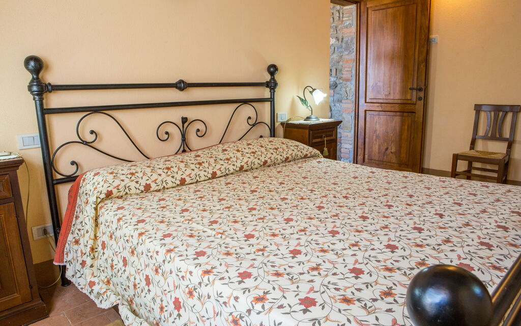 Il Casale Di Festa: il-casale-di-festa-doglio-villa-bedroom