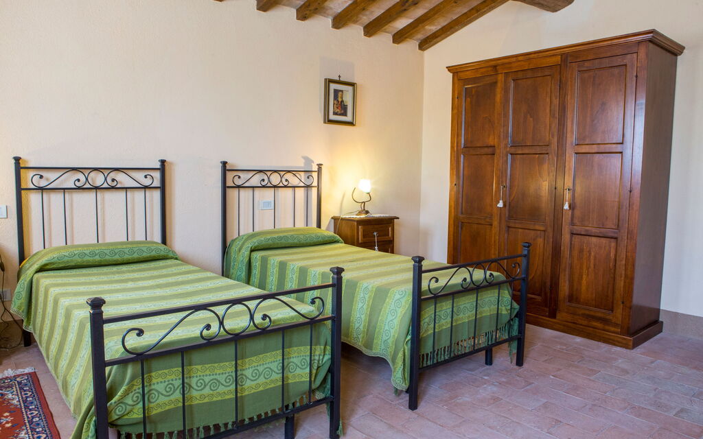 Il Casale Di Festa: il-casale-di-festa-doglio-villa-bedroom