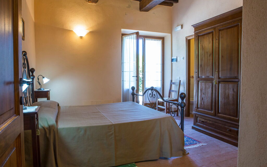 Il Casale Di Festa: il-casale-di-festa-doglio-villa-bedroom