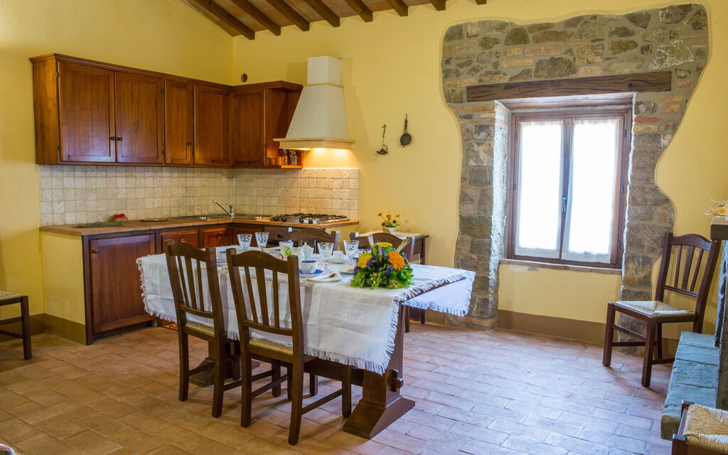 Il Casale Di Festa: il-casale-di-festa-doglio-villa-kitchen