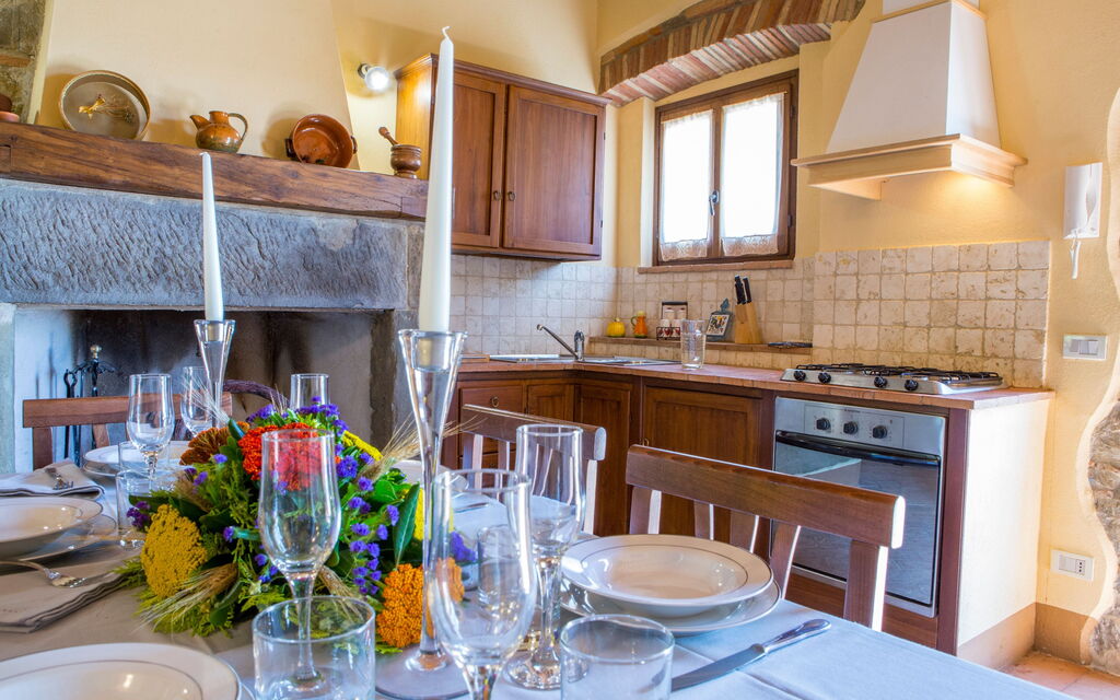 Il Casale Di Festa: il-casale-di-festa-doglio-villa-kitchen