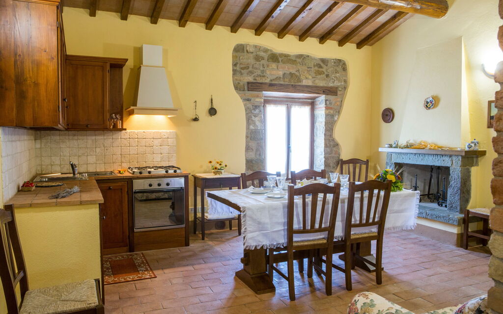 Il Casale Di Festa: il-casale-di-festa-doglio-villa-dining-room