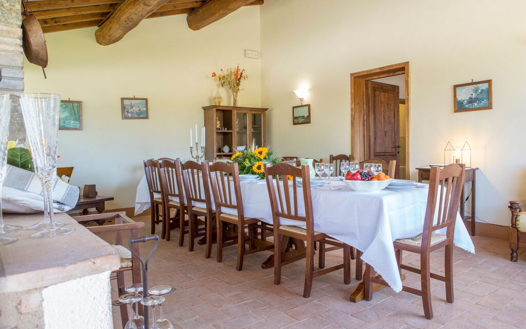 Il Casale Di Festa: il-casale-di-festa-doglio-villa-dining-room