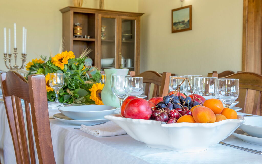 Il Casale Di Festa: il-casale-di-festa-doglio-villa-dining-room