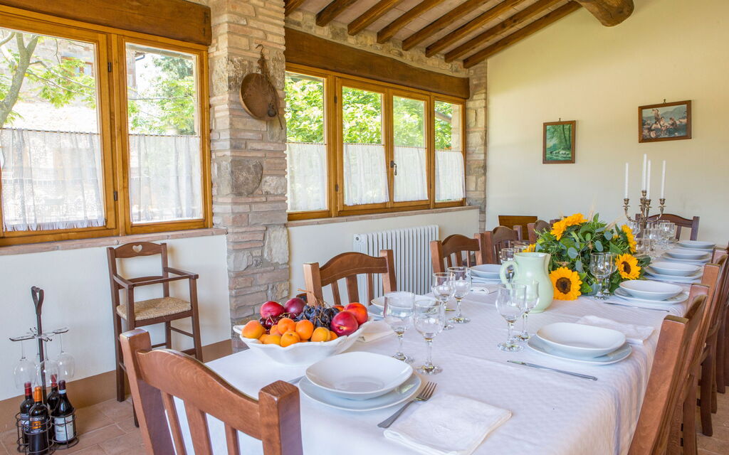 Il Casale Di Festa: il-casale-di-festa-doglio-villa-dining-room