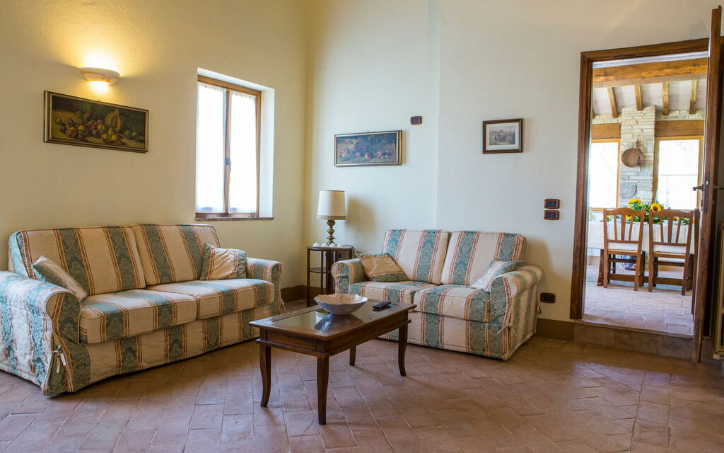 Il Casale Di Festa: il-casale-di-festa-doglio-villa-living-room