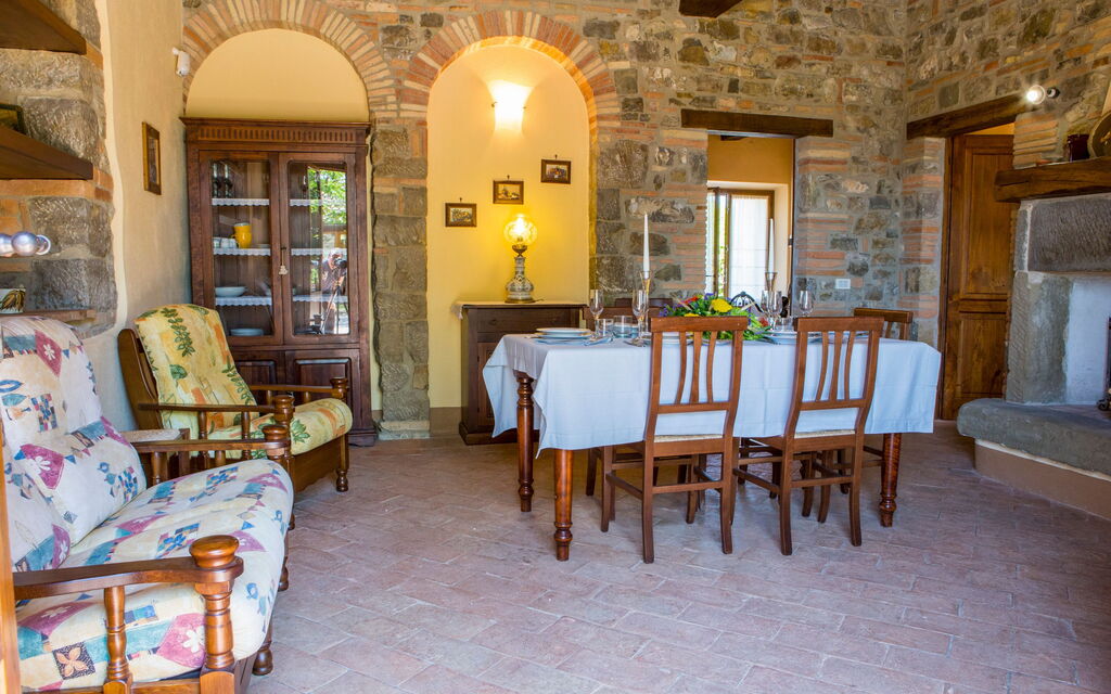 Il Casale Di Festa: il-casale-di-festa-doglio-villa-living-room