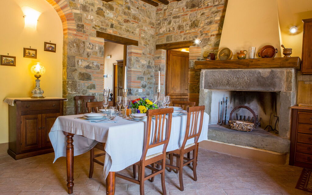 Il Casale Di Festa: il-casale-di-festa-doglio-villa-living-room