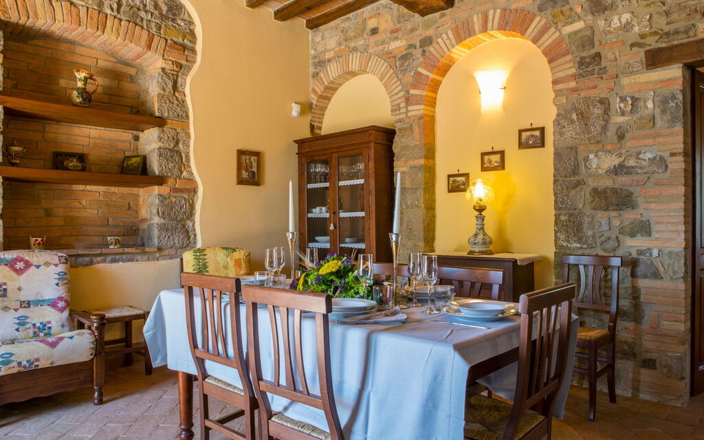 Il Casale Di Festa: il-casale-di-festa-doglio-villa-living-room