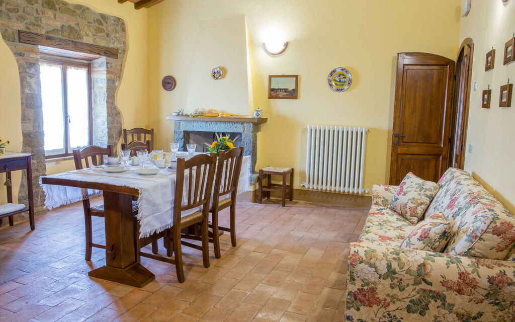 Il Casale Di Festa: il-casale-di-festa-doglio-villa-living-room