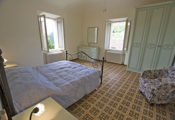Palazzo Del Cortile: palazzo-del-cortile-cingoli-macerata-villa-camera-da-letto