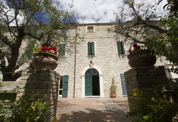 Palazzo Del Cortile: palazzo-del-cortile-cingoli-macerata-villa-esterno