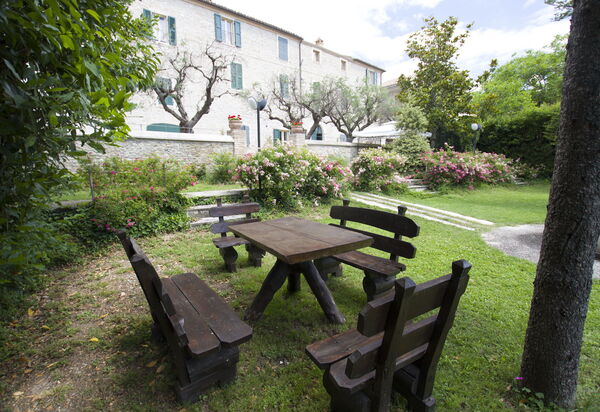 Palazzo Del Cortile: palazzo-del-cortile-cingoli-macerata-villa-giardino