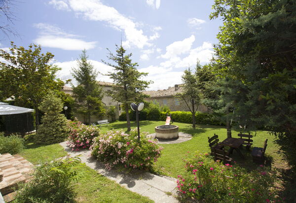 Palazzo Del Cortile: palazzo-del-cortile-cingoli-macerata-villa-giardino