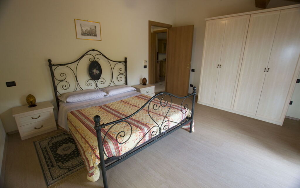 Palazzo Del Cortile: palazzo-del-cortile-cingoli-macerata-villa-bedroom