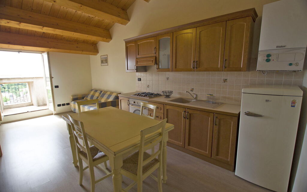 Palazzo Del Cortile: palazzo-del-cortile-cingoli-macerata-villa-kitchen