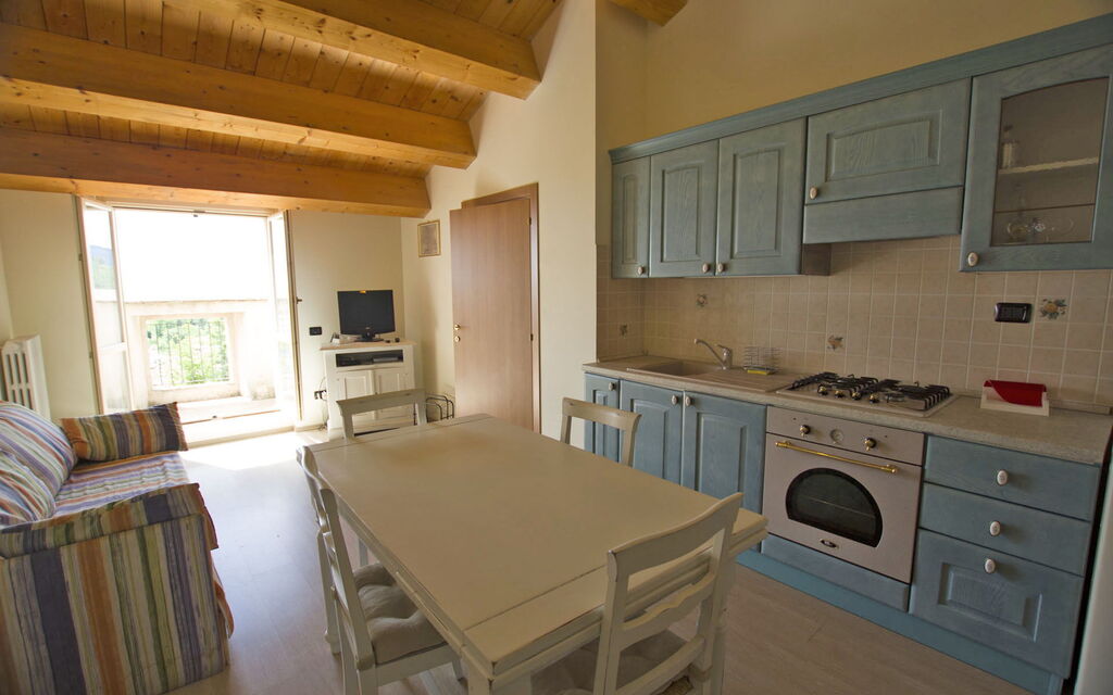 Palazzo Del Cortile: palazzo-del-cortile-cingoli-macerata-villa-kitchen