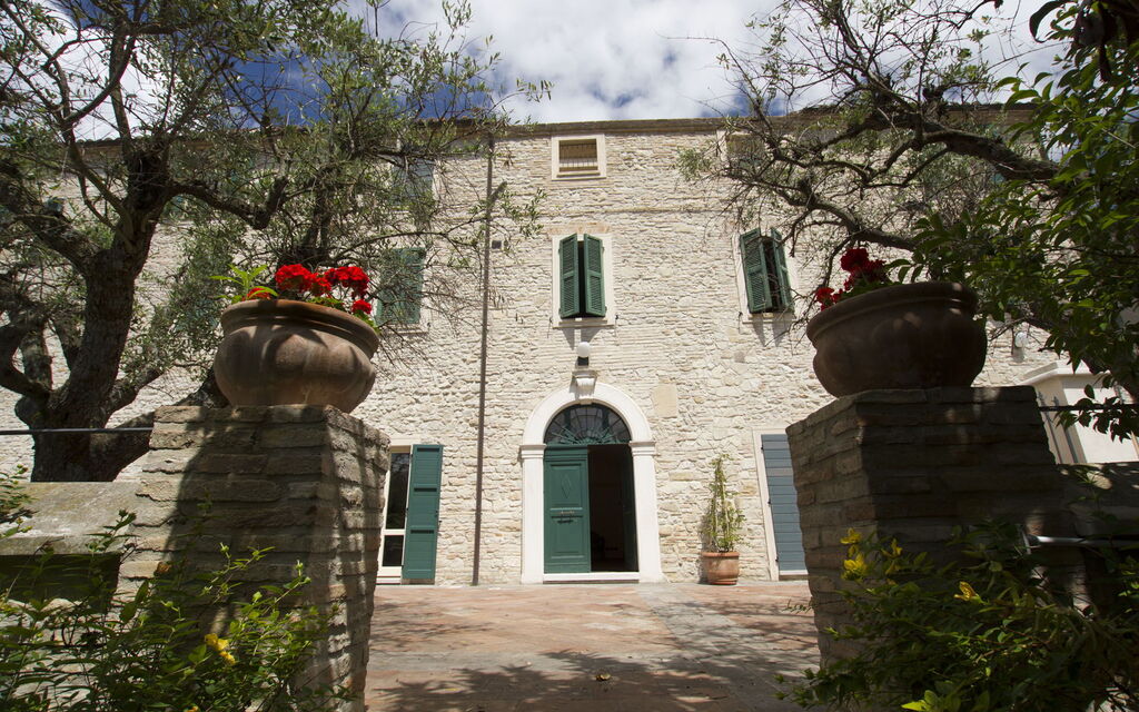 Palazzo Del Cortile: palazzo-del-cortile-cingoli-macerata-villa-external