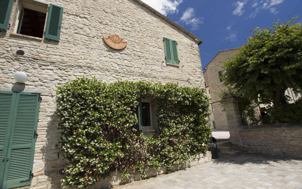 Palazzo Del Cortile: palazzo-del-cortile-cingoli-macerata-villa-external