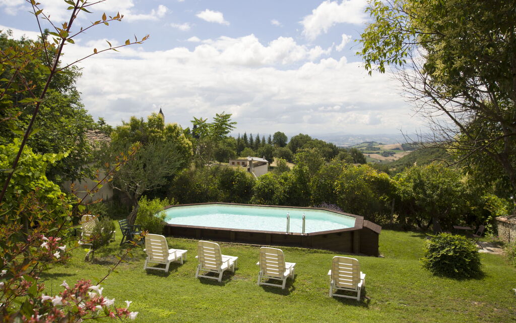 Palazzo Del Cortile: palazzo-del-cortile-cingoli-macerata-villa-pool