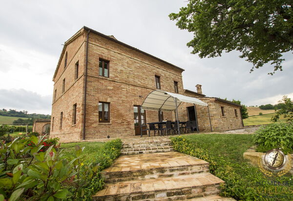 Rustico Nell'immacolata: rustico-nell-immacolata-civitanova-marche-villa-esterno