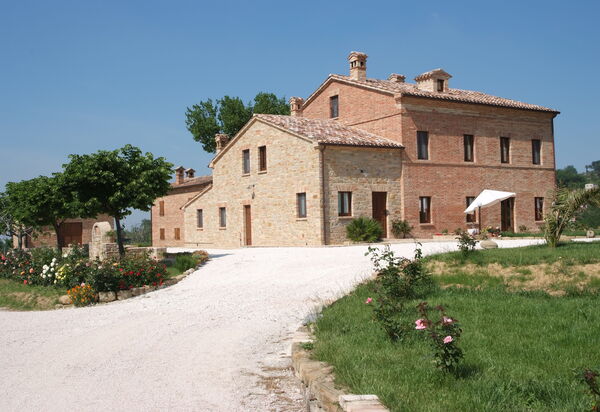 Rustico Nell'immacolata: rustico-nell-immacolata-civitanova-marche-villa-esterno