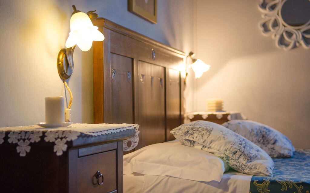 Relais Sogno Dei Fiori: relais-sogno-dei-fiori-fratticiola-cortona-villa-camera-da-letto