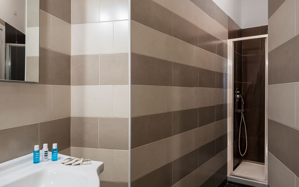 Living Times Apartment: living-times-apartment-sorrento-apartment-bathroom