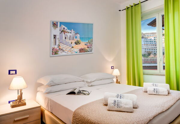 Loving Times Apartment: loving-times-apartment-sorrento-appartamento-camera-da-letto