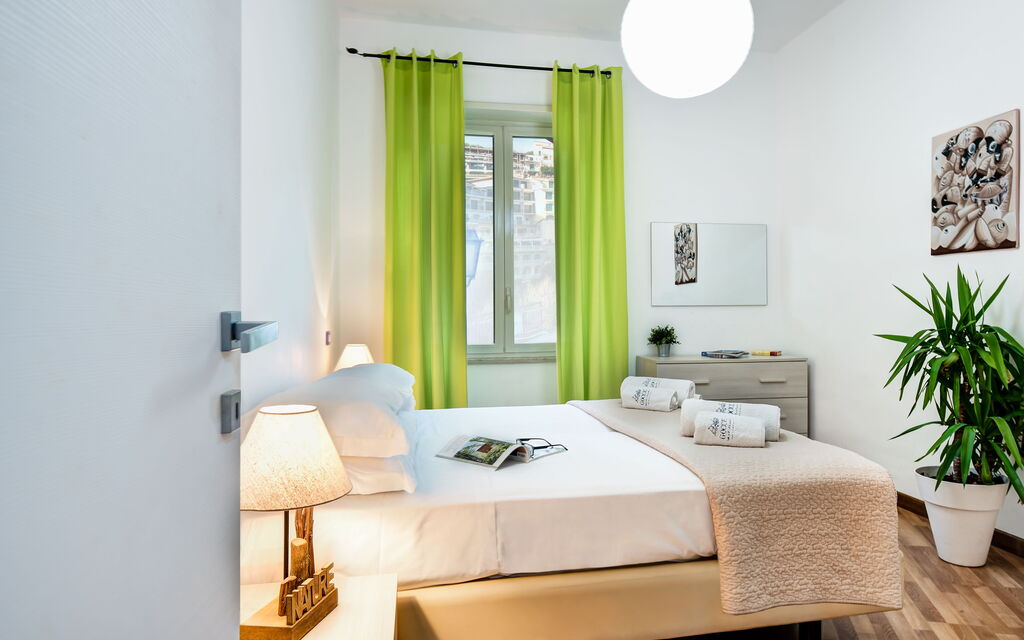 Loving Times Apartment: loving-times-apartment-sorrento-appartamento-camera-da-letto