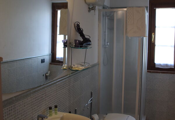 Rocche Di Valiano: rocche-di-valiano-chianti-castelnuovo-berardenga-multiproprietà-mimosa-bagno