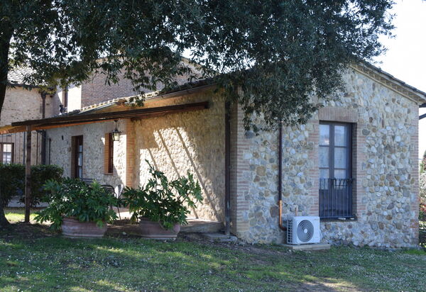 Rocche Di Valiano: rocche-di-valiano-chianti-castelnuovo-berardenga-multiproprietà-mimosa-giardino