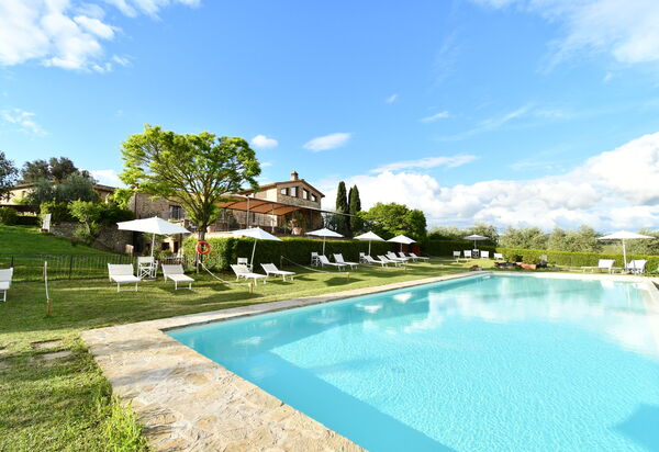 Rocche Di Valiano: Autunno, Caratteristiche, Estate, Esterni, Giardino, Piscina, Primavera