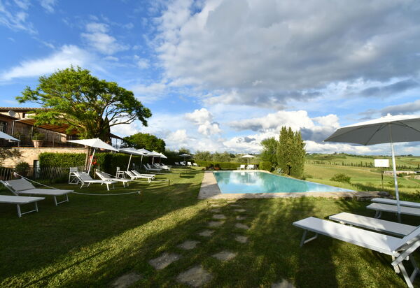 Rocche Di Valiano: Autunno, Caratteristiche, Estate, Esterni, Giardino, Piscina, Primavera