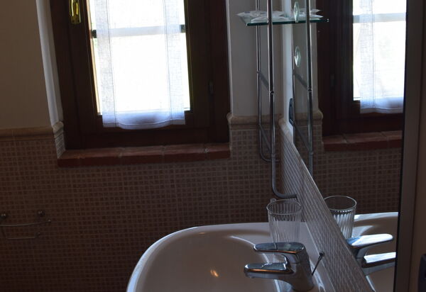 Rocche Di Valiano: rocche-di-valiano-chianti-castelnuovo-berardenga-multiproprietà-ginestra-bagno