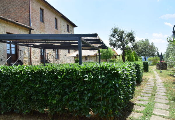 Rocche Di Valiano: rocche-di-valiano-chianti-castelnuovo-berardenga-multiproprietà-ginestra-giardino