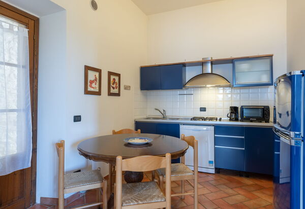 Rocche Di Valiano: rocche-di-valiano-chianti-castelnuovo-berardenga-glicine-cucina