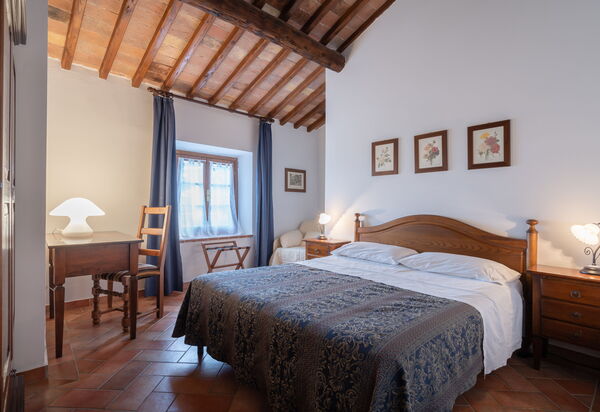 Rocche Di Valiano: rocche-di-valiano-chianti-castelnuovo-berardenga-glicine-camera-da-letto