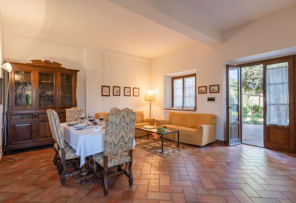 Rocche Di Valiano: rocche-di-valiano-chianti-castelnuovo-berardenga-multiproprietà-geranio-soggiorno