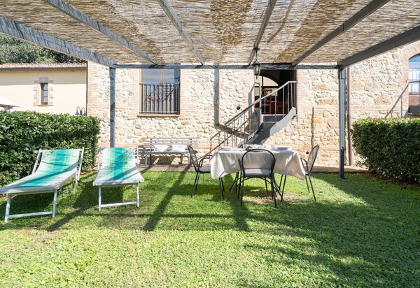 Rocche Di Valiano: rocche-di-valiano-chianti-castelnuovo-berardenga-multiproprietà-ginestra-giardino