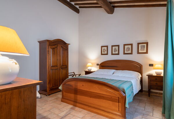 Rocche Di Valiano: rocche-di-valiano-chianti-castelnuovo-berardenga-papavero-camera-da-letto