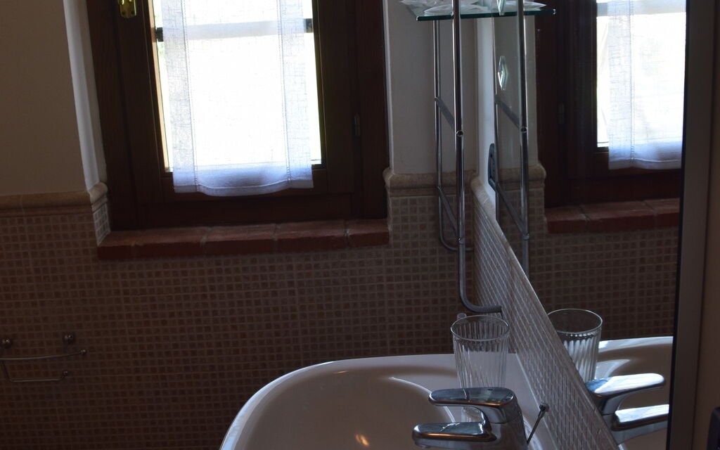Rocche Di Valiano - : rocche-di-valiano-chianti-castelnuovo-berardenga-multiproprietà-ginestra-bathroom