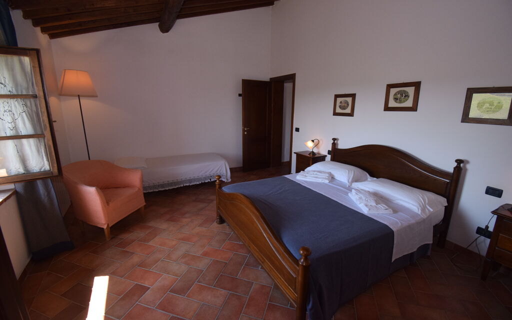 Rocche Di Valiano - : rocche-di-valiano-chianti-castelnuovo-berardenga-verbena-camera-da-letto