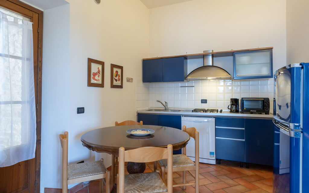 Rocche Di Valiano - : rocche-di-valiano-chianti-castelnuovo-berardenga-glicine-cucina